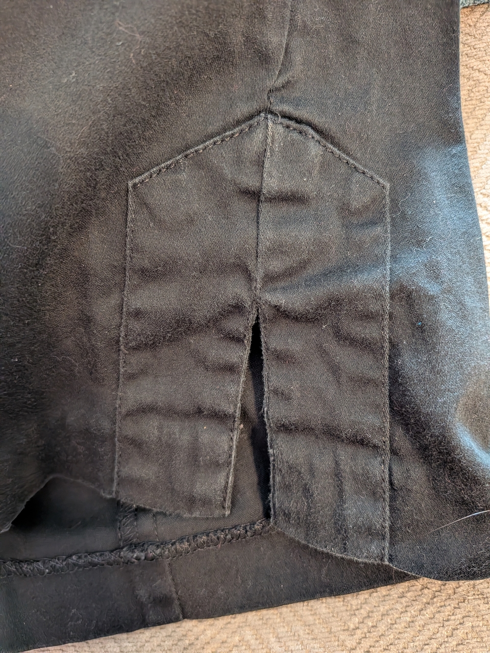 Van Heusen Sleeveless Button-Down Shirt in Black - Picture 4 of 7